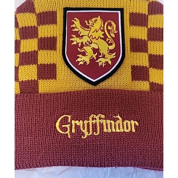 Harry Potter Gryffindor House Crest Embroidered Winter Hat Cap Beanie 2024 - Picture 2 of 5